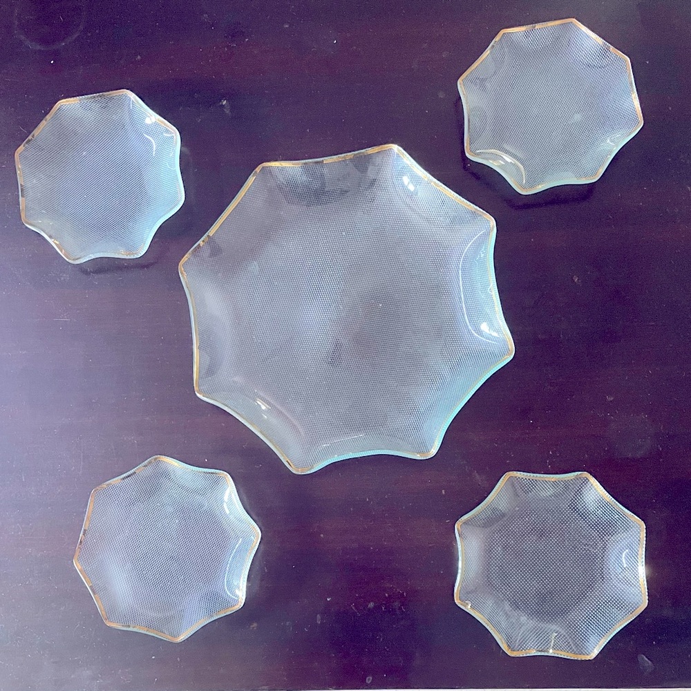 5 plates textured glass set with gold plating on edges adding classy definition - Picture 1 of 7